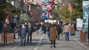 Güneşli hava salgını unutturdu
