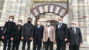 Karaismailoğlu, Selimiye’de Cuma namazını kıldı