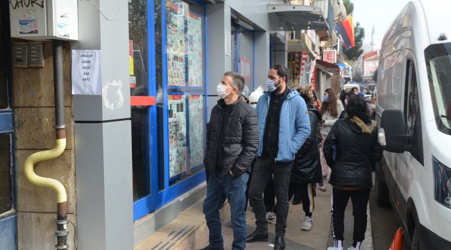 Kısıtlama öncesi marketlere büyük ilgi