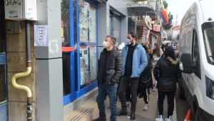 Kısıtlama öncesi marketlere büyük ilgi
