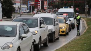 Kısıtlamayı ihlal edenler polise takıldı