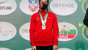 Milli sporcu Yasemin Adar’dan madalya