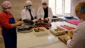 Ninelerinin yöntemiyle ‘Balkan sosu’ üretiyorlar