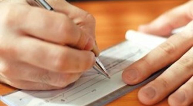 Sahte çekle işlem yaptırırken yakalandılar