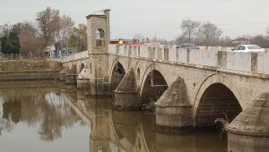 Tarihi köprülerin ışıklandırmaları onarıldı