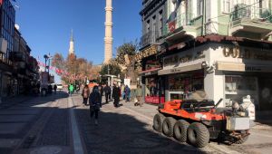 Yoğun caddelere kişi sınırlaması getirildi