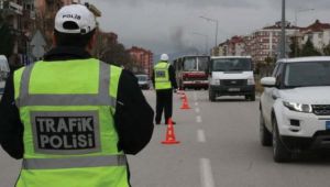 Yol kontrolünde yakalanan FETÖ şüphelisi çift tutuklandı