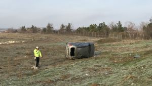 Tarlaya devrilen cipin sürücüsü yaralandı