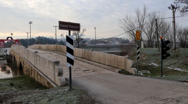 Trafiğe kapatılan tarihi köprüler açıldı