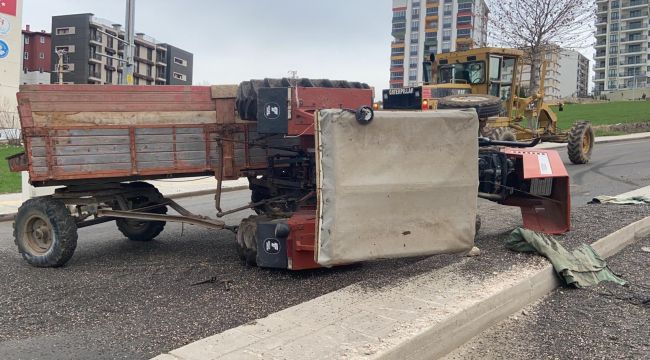 Traktörün altında kalan sürücü yaralandı