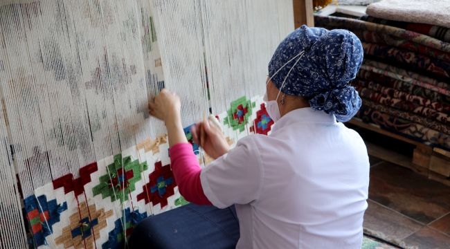Edirne kırmızısının rengi halı ve kilimlere yansıdı
