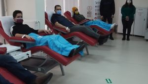Öğrencilerden Türk Kızılay'na kan bağışı