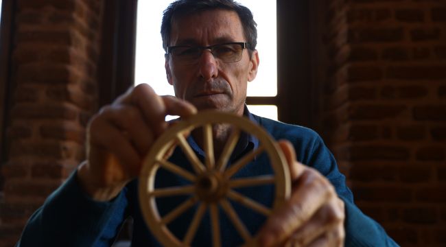 Oyuncak sevgisiyle minyatür ustası oldu