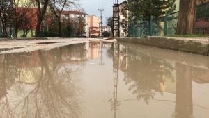Sağanak, kent yaşamını olumsuz etkiledi