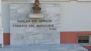 Suiçmez, Atatürk büstü için kolları sıvadı