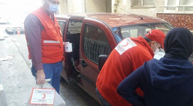 Türk Kızılayı’ndan uluslararası öğrencilere gıda yardımı