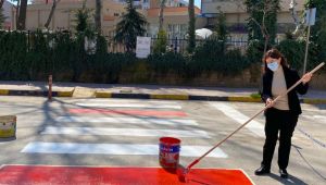 Aksal, yaya çizgisi çeken ekipleri ziyaret etti