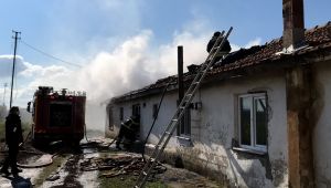 Bacadan sıçrayan alevler yangına neden oldu