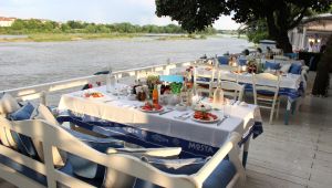 Bulgaristan’da restoranlar dün açıldı