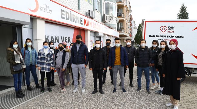 Edirne'de 70 yabancı öğrenciden kan bağışı