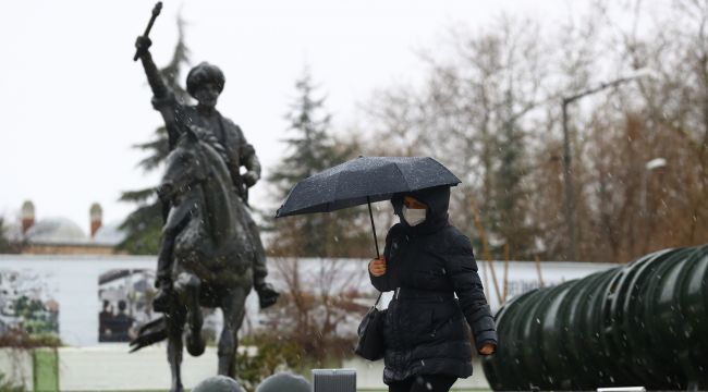 Edirne’de bahar beklerken kar etkili oldu
