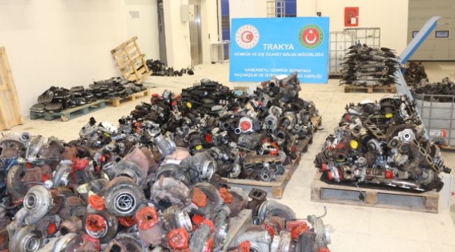 Hamzabeyli bir tırda kaçak oto yedek parçaları yakalandı