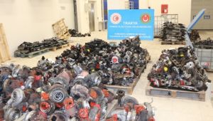 Hamzabeyli bir tırda kaçak oto yedek parçaları yakalandı