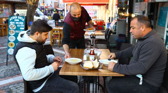 Kafeler ve restoranlar müşteri kabul etmeye başladı