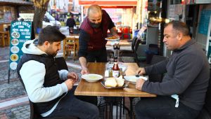 Kafeler ve restoranlar müşteri kabul etmeye başladı