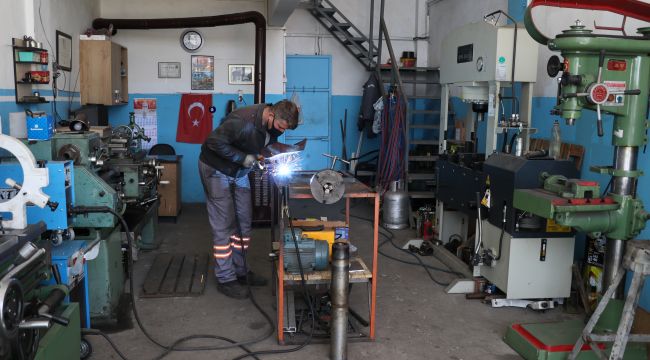 KOSGEB desteği ile torna atölyesi açtı