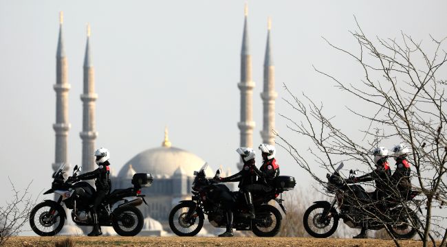 Motosikletli polis çocukluk hayalini gerçekleştirdi
