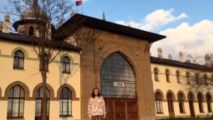 Öğrencilerden tarihi mekanda İstiklal Marşı