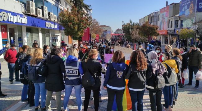 Polis yürüyüş ve slogana izin vermedi