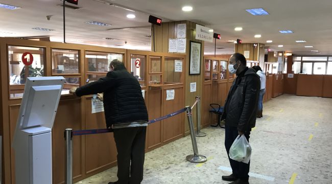 Sokağa çıkma kısıtlamasında vergi dairesi yoğunluğu