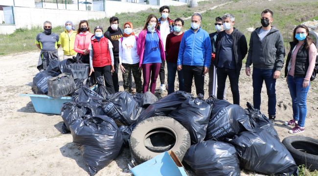 Doğaseverler kısıtlamada çevre temizliği yaptı