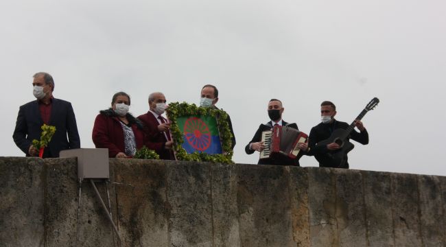 Dünya Romanlar günü kutlandı