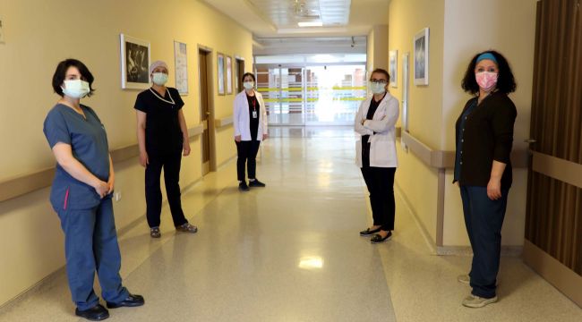 'Ebeler Kovid-19 sürecinde de annelerin en büyük destekçisi'