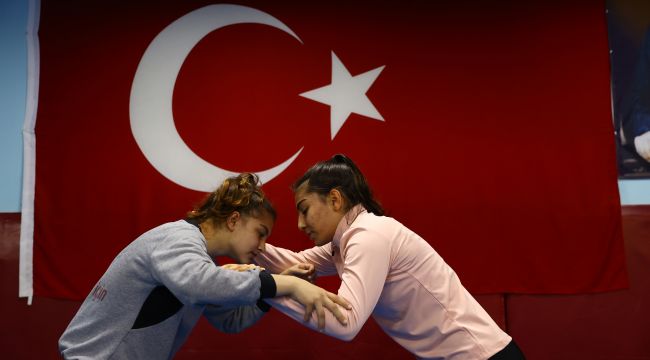 Edirneli millilerin hedefi Avrupa'da kürsüye çıkmak