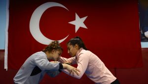 Edirneli millilerin hedefi Avrupa'da kürsüye çıkmak