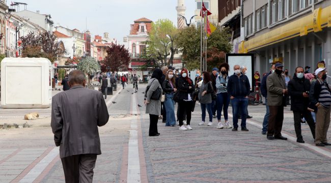 Halk tam kapanma tedbirlerine uyum sağlanmasını istiyor