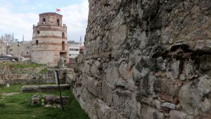 Makendonya kulesi müze için gün sayıyor
