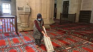 ‘Salgında en güvenli yerler camilerdir’