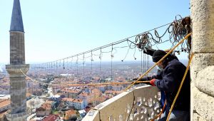Selimiye Camisi minarelerine ramazan mahyası