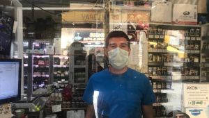 Bakkal amcaya akmasa da damlıyor