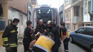 Evinde düşen yaşlı adamın imdadına 112 yetişti