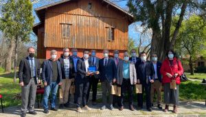 İşçimen, okul sekreterleriyle bir araya geldi
