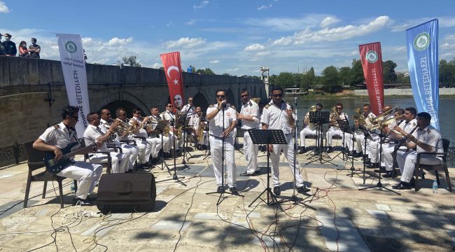 Meriç Nehri kenarında 19 Mayıs konseri