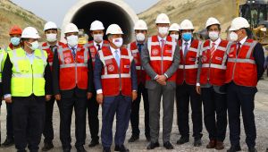 Meyer-Landrut, Tren İstasyonu'nda incelemelerde bulundu