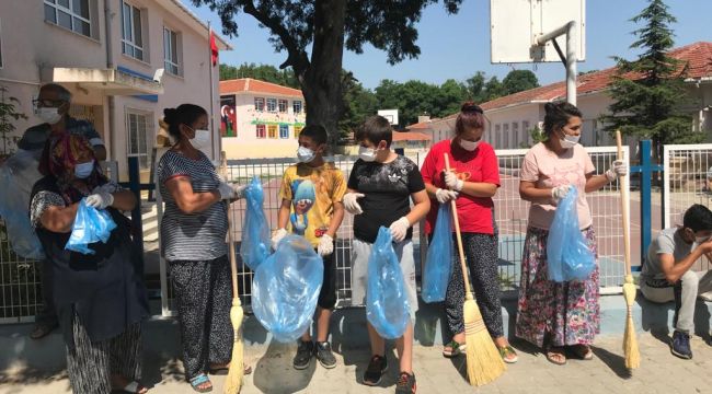 Davul zurna eşliğinde mahalleyi temizlediler