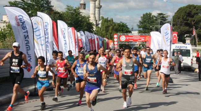 Dostluk Maratonu’nda sporcular kıyasıya yarıştı